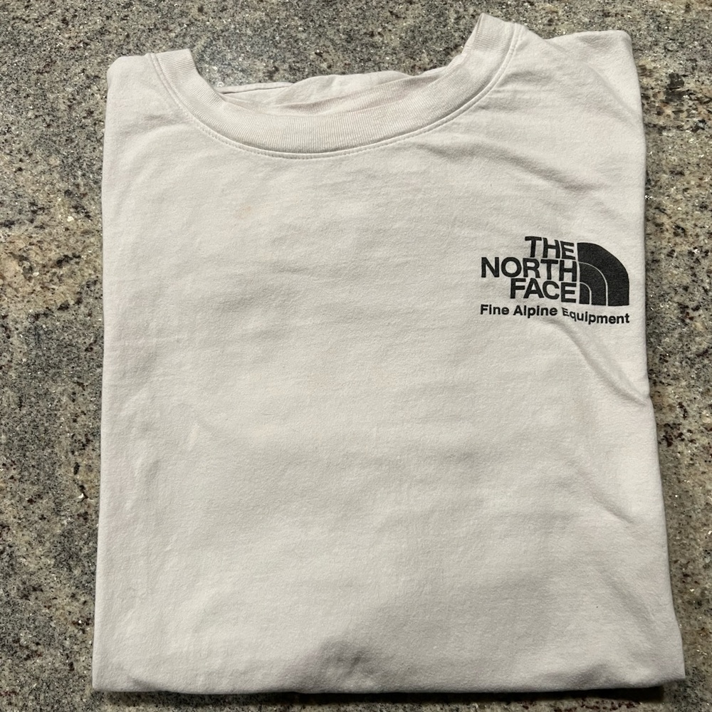 MENS LARGE NORTH FACE T SHIRT